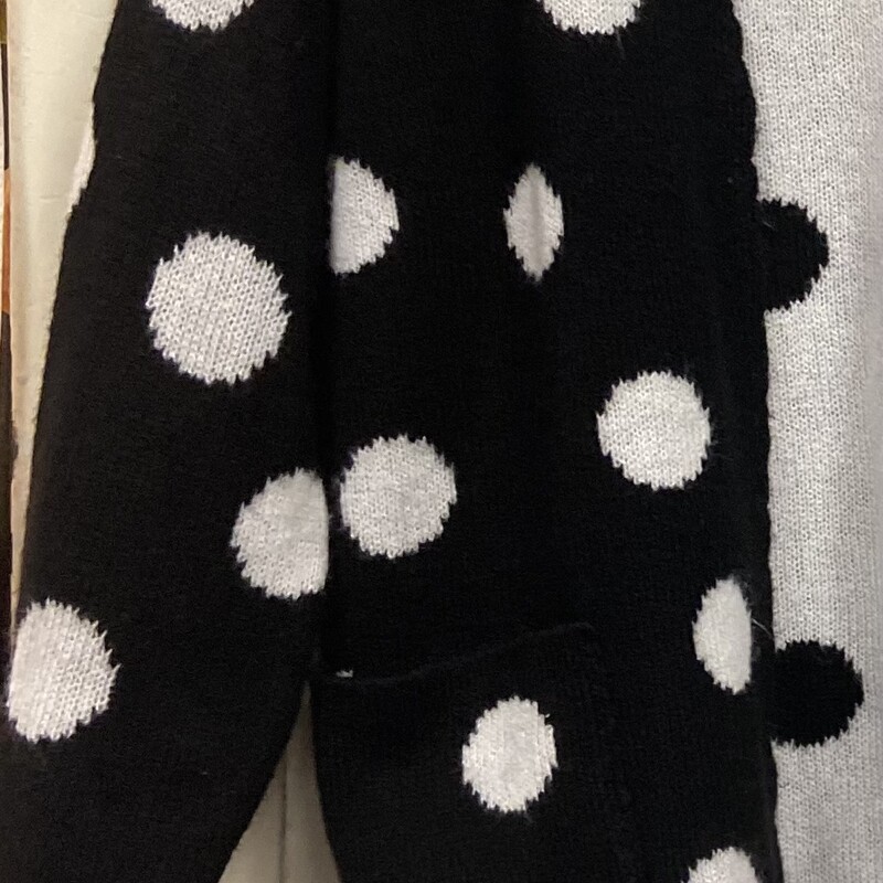 Blk/wt Dot Open Cardigan<br />
Blk/wht<br />
Size: XS/S R119