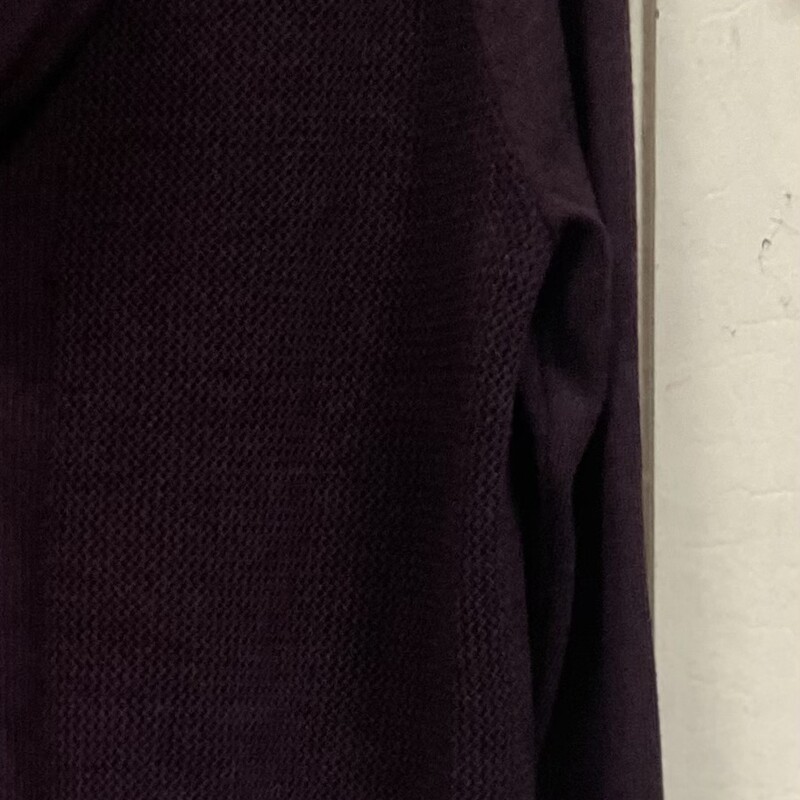 Mar Wool Hood Sweater<br />
Maroon<br />
Size: Large