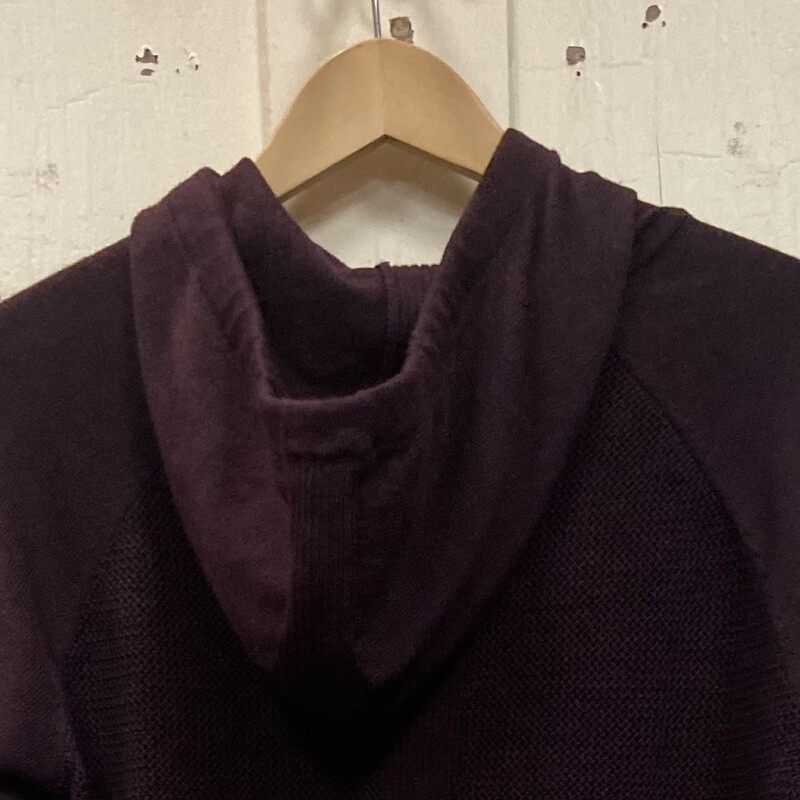 Mar Wool Hood Sweater<br />
Maroon<br />
Size: Large