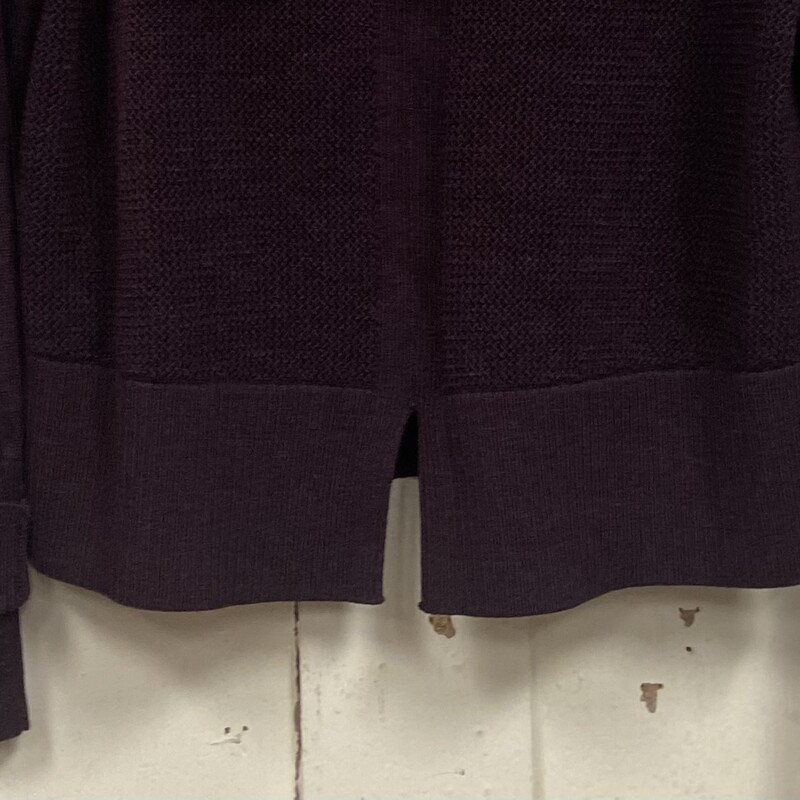 Mar Wool Hood Sweater<br />
Maroon<br />
Size: Large