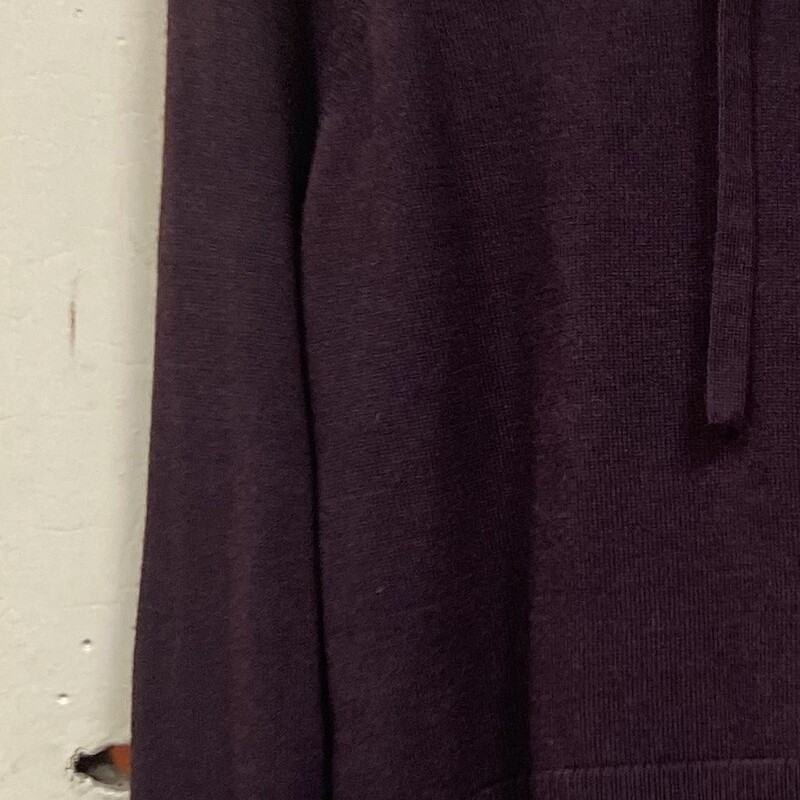 Mar Wool Hood Sweater<br />
Maroon<br />
Size: Large