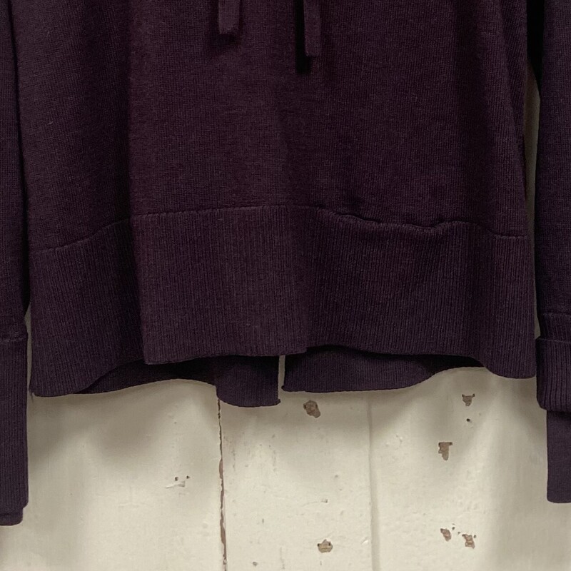 Mar Wool Hood Sweater<br />
Maroon<br />
Size: Large