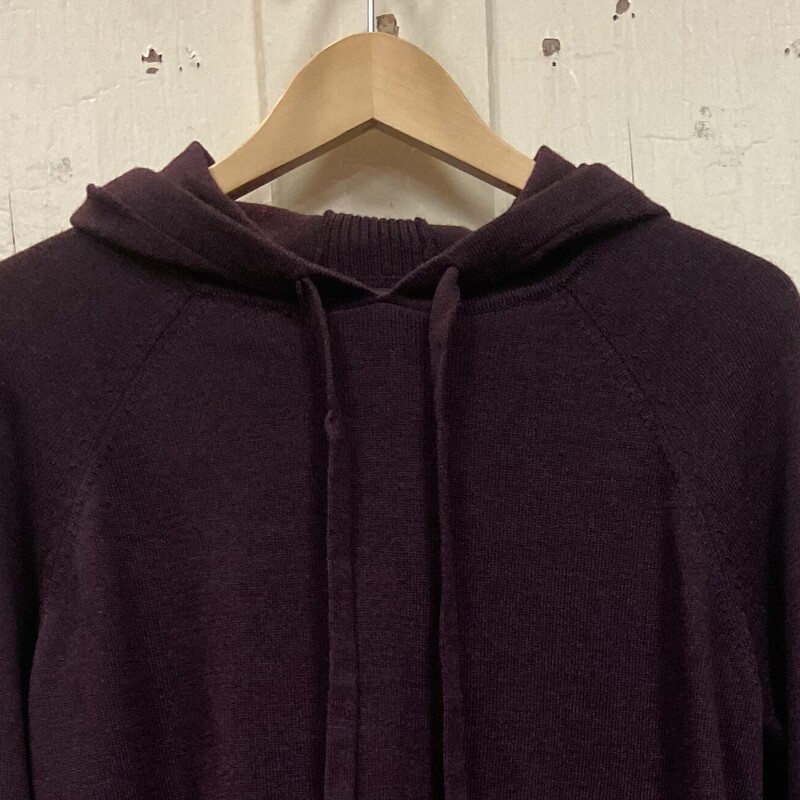 Mar Wool Hood Sweater<br />
Maroon<br />
Size: Large