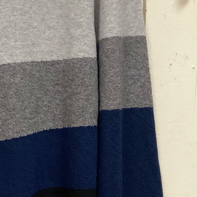 NWT W/Gy/N Strp Sweater<br />
W/Gy/B<br />
Size: Medium