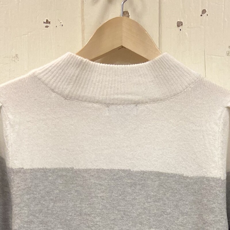 NWT W/Gy/N Strp Sweater<br />
W/Gy/B<br />
Size: Medium