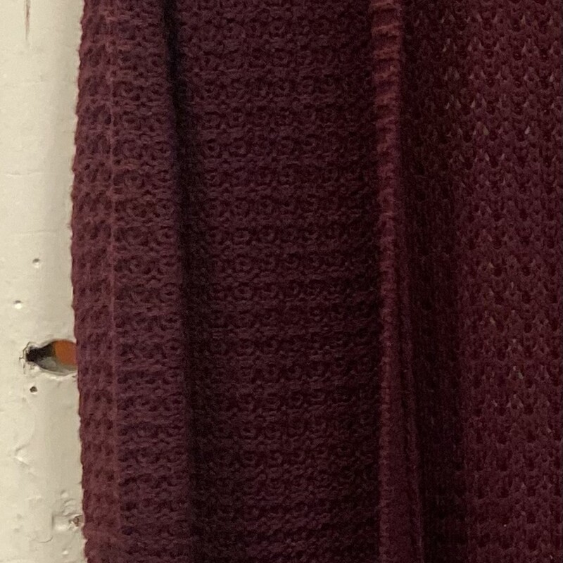 Marooon Cardigan<br />
Maroon<br />
Size: Medium