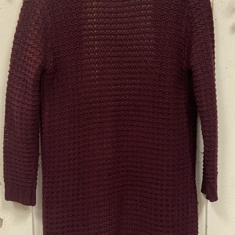 Marooon Cardigan<br />
Maroon<br />
Size: Medium