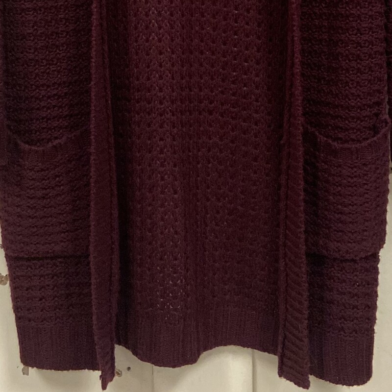 Marooon Cardigan<br />
Maroon<br />
Size: Medium