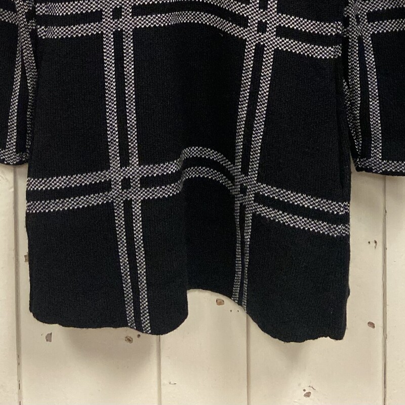 Blk/wt Check Cardigan<br />
Blk/wht<br />
Size: X-Small