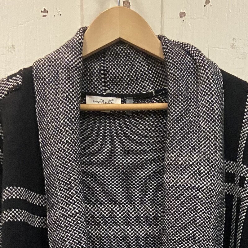 Blk/wt Check Cardigan<br />
Blk/wht<br />
Size: X-Small