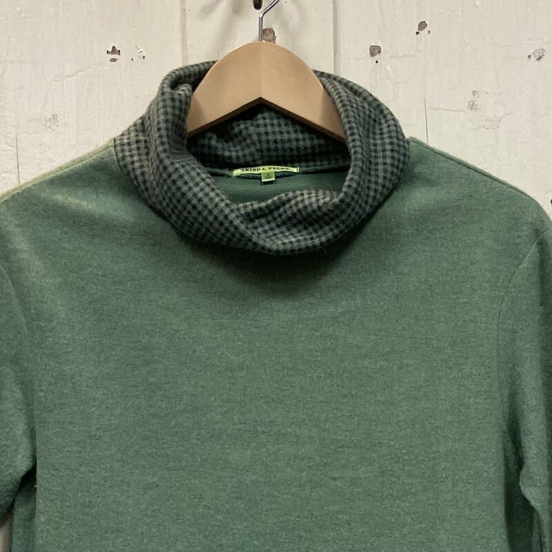 Gn/bk Cowl Flce Pullover<br />
Grn/blk<br />
Size: Small