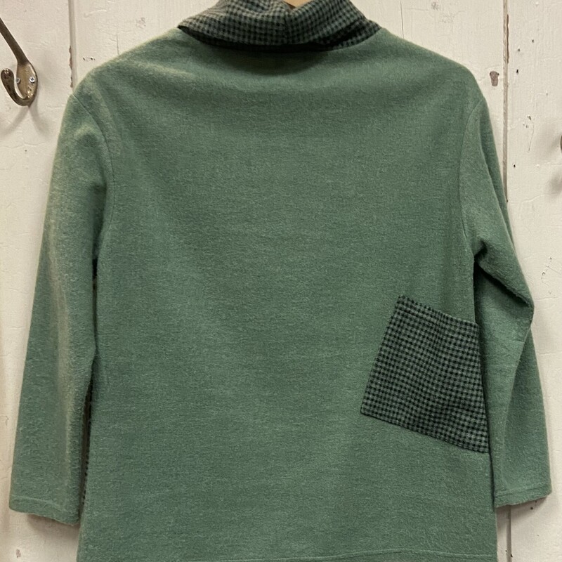 Gn/bk Cowl Flce Pullover<br />
Grn/blk<br />
Size: Small