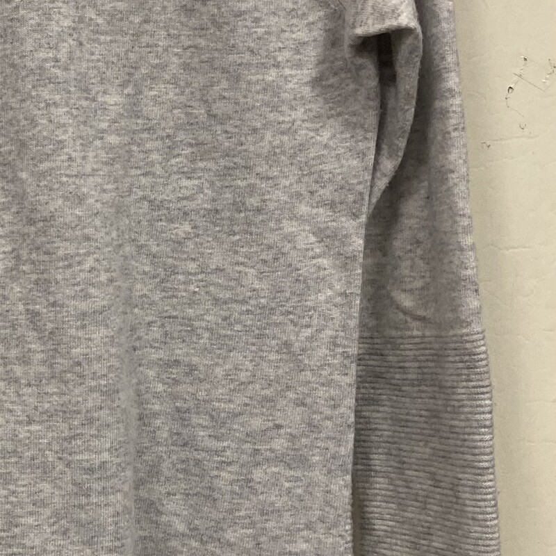 Gry Wool Cowl Sweater<br />
Grey<br />
Size: Medium