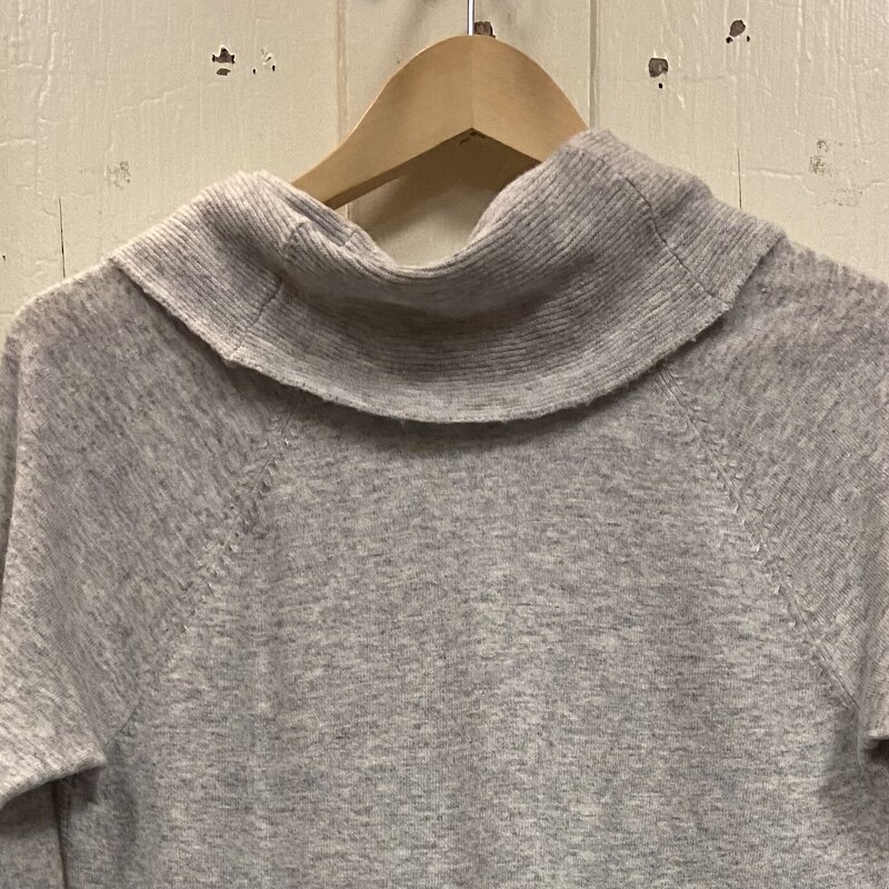 Gry Wool Cowl Sweater<br />
Grey<br />
Size: Medium