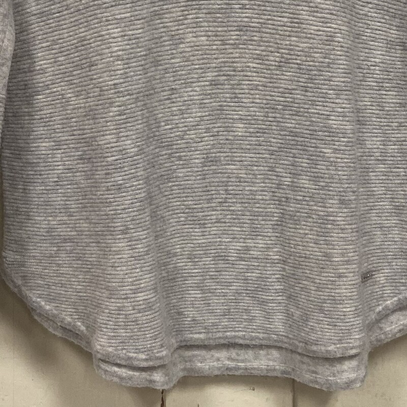 Gry Wool Cowl Sweater<br />
Grey<br />
Size: Medium