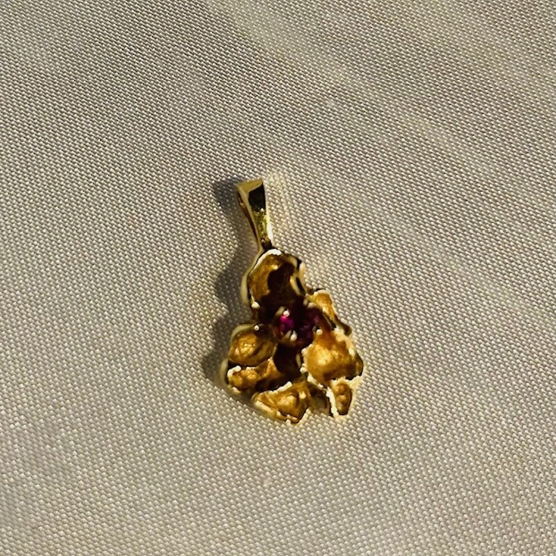 14k Floral Mini Pendant
Gold Red Size: Small
Weight: 1.7 grams