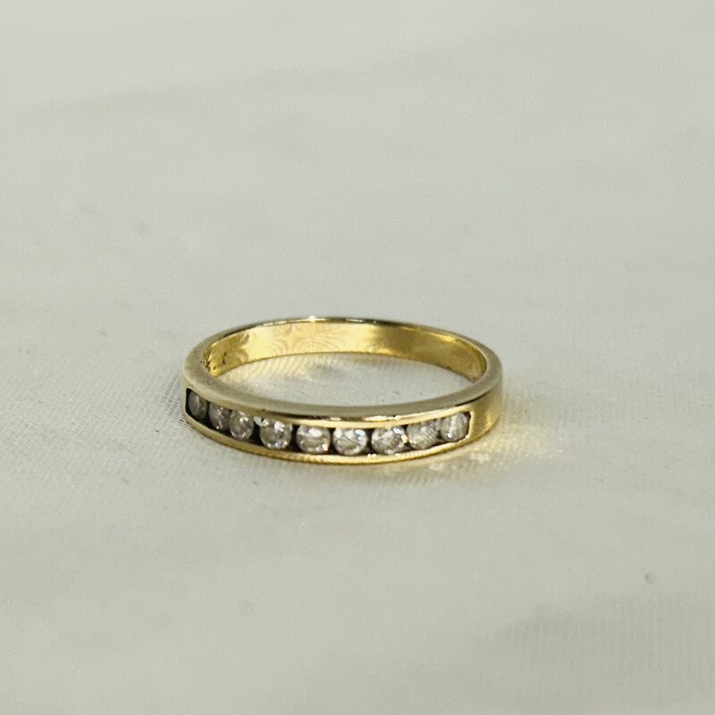 10k CZ Band Ring
Gold Clear Size: 8
Weight: 2.2 grams