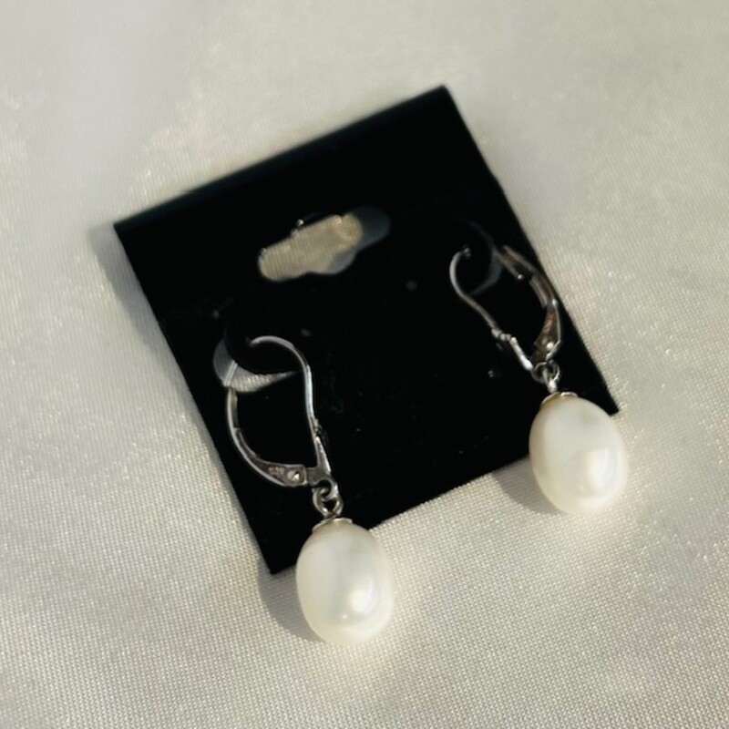 925 Luc Pearl Dangle Earrings
Silver White Size: 1.25L