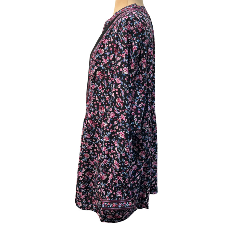 NEW Woman Within Top<br />
Floral Print<br />
100% Rayon<br />
Black, Lilac, Rose, Blue, Burgundy, and White<br />
Size: 22/24