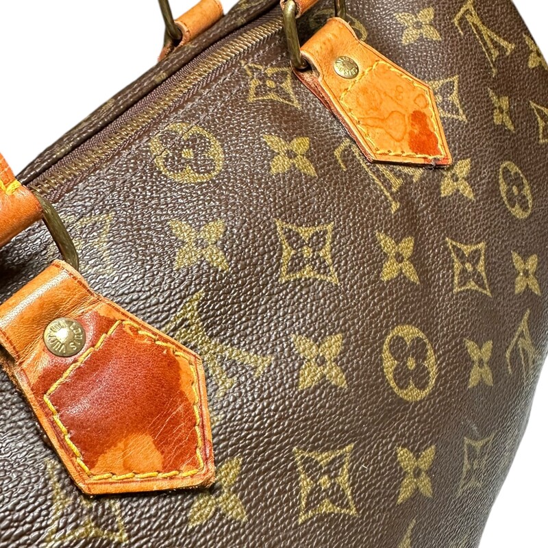 Louis Vuitton Speedy 30
Vintage 1980s
Some Water marks on leather

FC-86