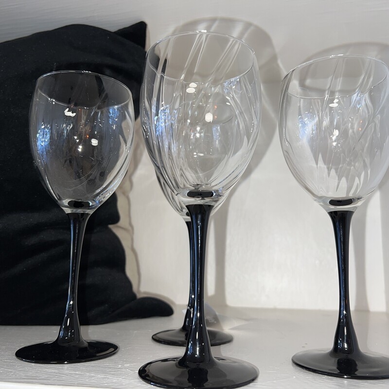 Black Stemmed Wine Glasse,
Clear/Black,
Size: 8 X 3 In