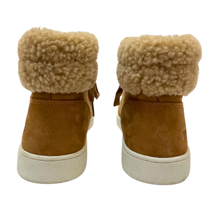 Ugg Briena Hightops<br />
Suede Upper with Sherpa Cuff<br />
Side Zipper Detailing with Laces<br />
Soft Pebbled Leather with Metal Eyelets<br />
Embossed UGG Logo<br />
Color: Chestnut<br />
Size: 12