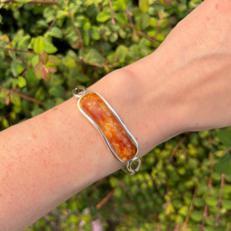 .925 Barse Corallium Rubrum Coral Cuff  Bracelet<br />
<br />
Corallium Rubrum is species of coral that comes from the Mediterranean and is historically an important type of coral.