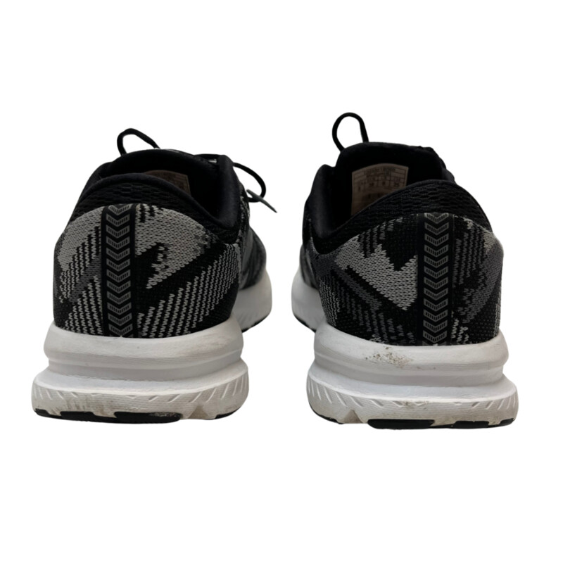 Brooks Launch 6 Sneakers<br />
Color: Black and Gray<br />
Size: 8<br />
Insole: SuperFeet