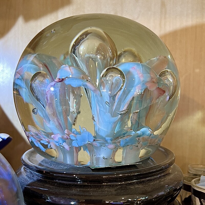 Paperweight Hand Blown,
Size: 5R