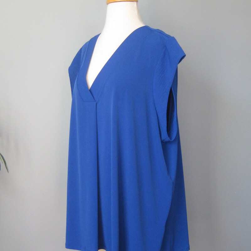 https://poshmark.com/listing/NWT-Clavin-Klein-Royal-Blue-V-Neck-Top-Blouse-Shirt-Size-2XL-66d9af8634e98402847c2c2d