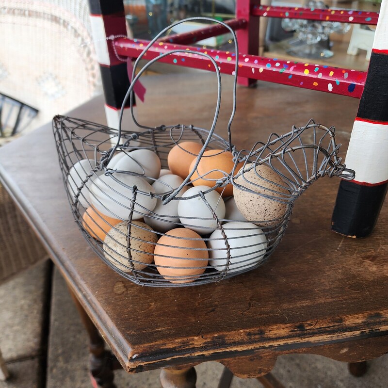 Egg Basket W/Eggs, Wire, Size: Hen