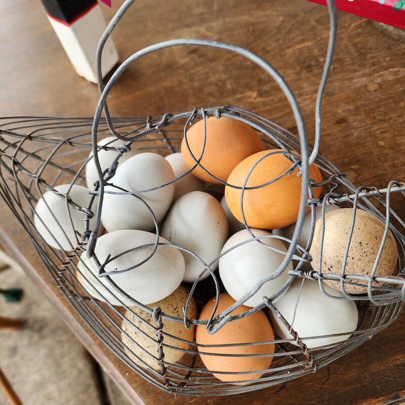 Egg Basket W/Eggs, Wire, Size: Hen