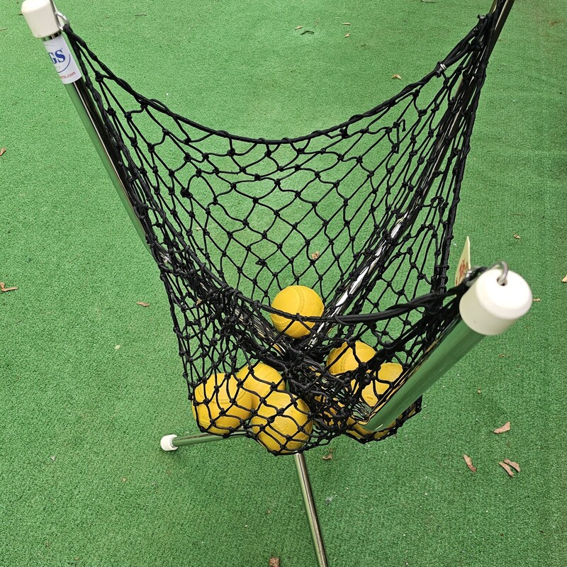 Jugs Ball Caddy Stand & Net<br />
Tri pod Steel Legs<br />
Easy Remove Net<br />
Stands 41in. tall<br />
Measures 25in between top of poles<br />
Pre-owned