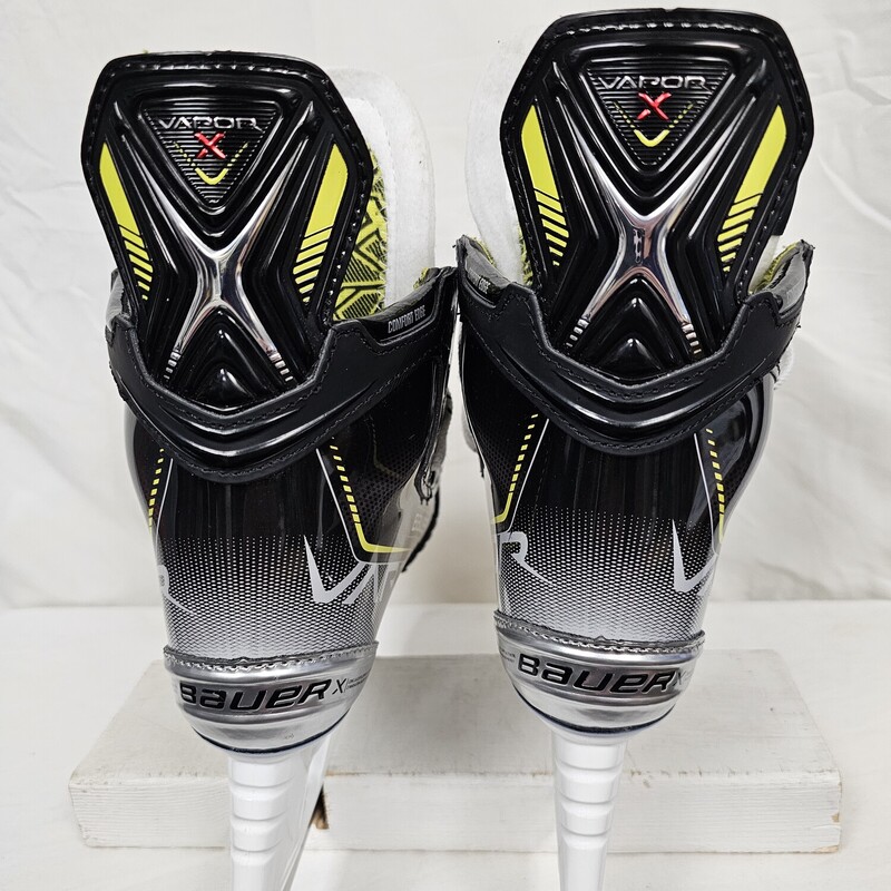 Bauer Vapor 3X Hockey Skates<br />
Junior<br />
Size: 2<br />
New out of Box