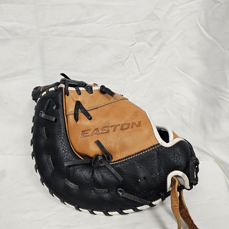 Easton Paragon First Base Baseball Glove
Right Hand Throw
Size: 12.5in
Pre-owned and broken in!