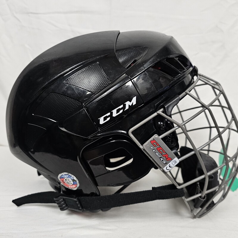 CCM 50 Hockey Helmet Combo<br />
Black<br />
Size: S<br />
Pre-owned<br />
Certified through December 2027