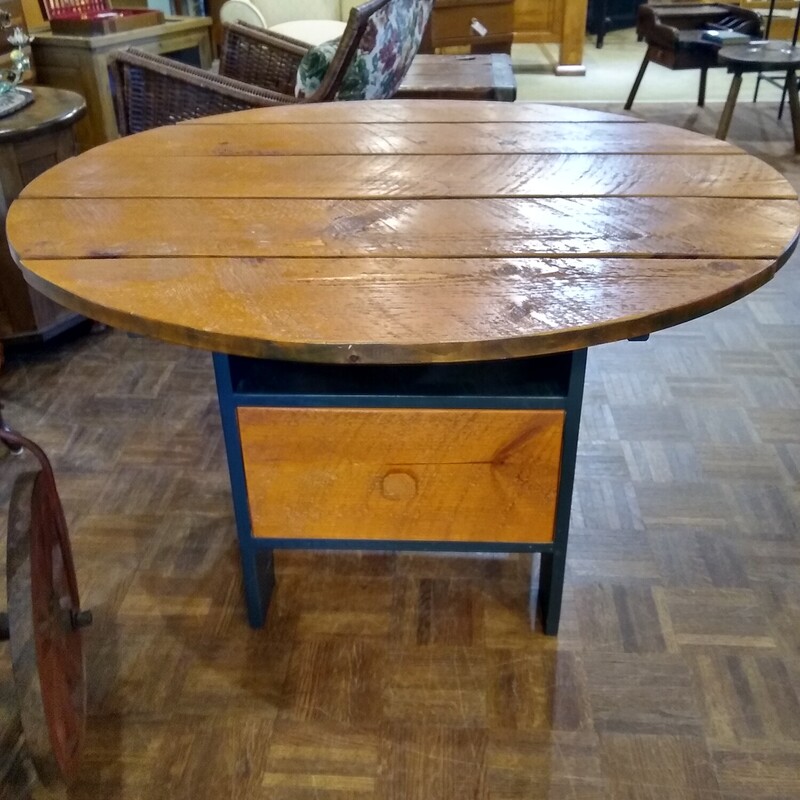 Green Round Table

Size: 42x27