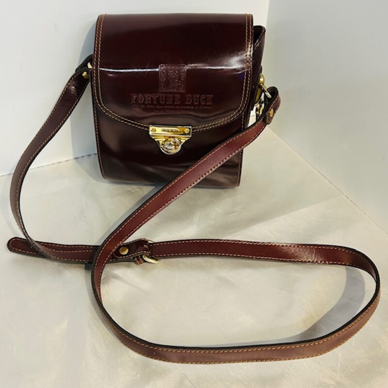 Fortunr Buck Italia Moda Leather Crossbody
Maroon
Size: 6  x 7H