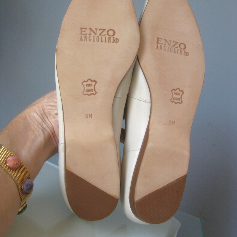 NIB E. Angiolini Loafers, Cream, Size: 9<br />
Here's a never worn pair of vintage loafers by Enzo Angiolini.<br />
They're in tones of cream<br />
size 9.<br />
This model is called the Liberty and the leather is called Opal because it has a bit of a pearlized finish.<br />
They fit true to size, I am a size 9 and they fit well without pinching or slipping off.<br />
<br />
The box is shown for info purposes only, I won't ship the shoes in this box as it would increase shipping cost and the box itself is a little damaged.<br />
<br />
Thank you for looking!<br />
#74983