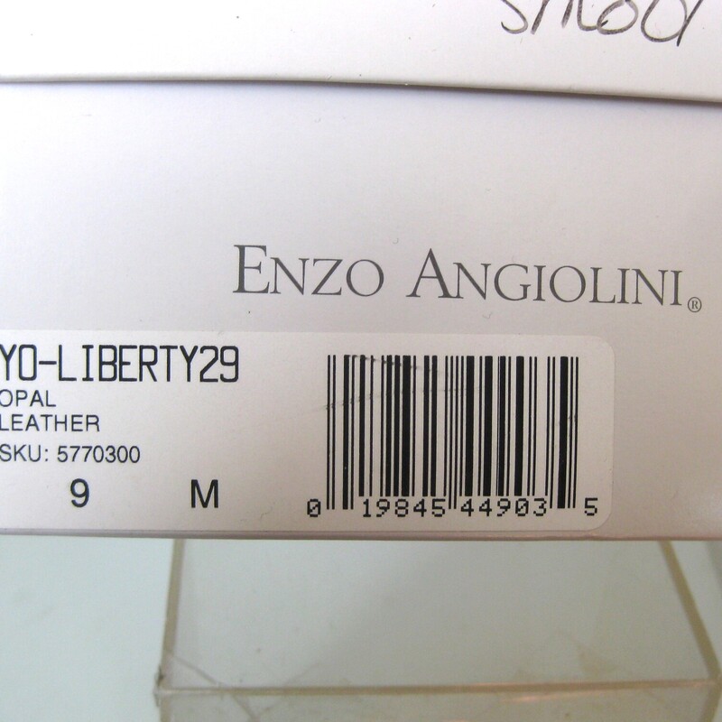 NIB E. Angiolini Loafers, Cream, Size: 9<br />
Here's a never worn pair of vintage loafers by Enzo Angiolini.<br />
They're in warm vanilla ice cream white color<br />
size 9.<br />
This model is called the Liberty and the leather is called opal leather because it has a slightly pearlized finish.<br />
<br />
They fit true to size, I am a size 9 and they fit well without pinching or slipping off.<br />
<br />
Thank you for looking!<br />
#74984