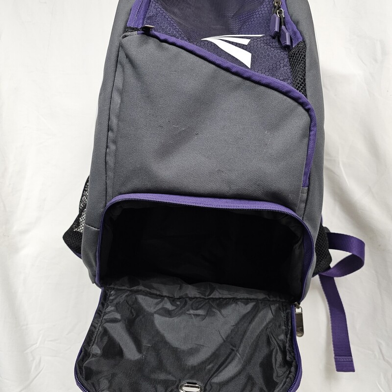 Easton Game Ready Baseball/ Softball Backpack<br />
Purple<br />
Size: Adult<br />
Pre-owned