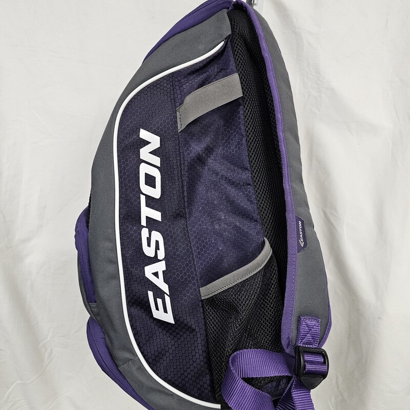 Easton Game Ready Baseball/ Softball Backpack<br />
Purple<br />
Size: Adult<br />
Pre-owned