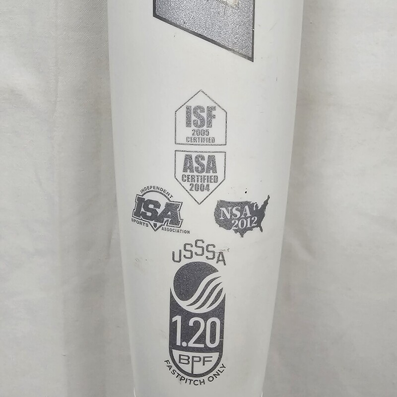 Easton FRZ (-12) Fastpitch Softball Bat<br />
2 Piece Composite<br />
Certifications: USSSA Fastpitch, ISF 2005, ASA 2004, NSA 2012<br />
Drop 12<br />
Size: 30in 18oz<br />
Pre-owned