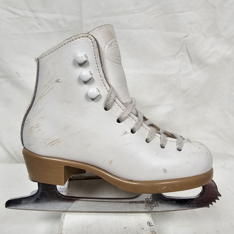 Riedell Youth Figure Skates<br />
White<br />
Size: Y9<br />
Pre-owned