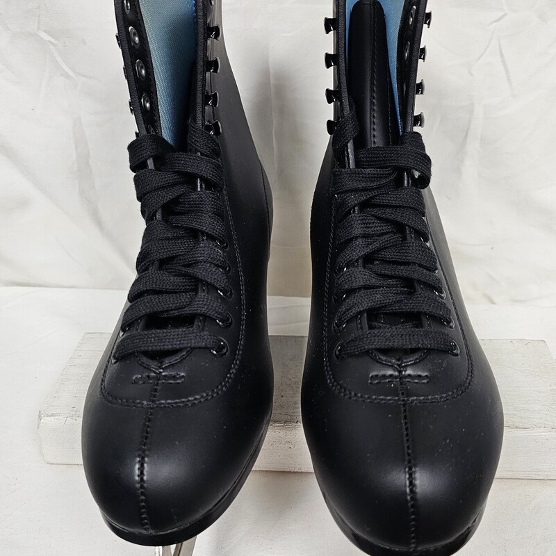 American Figure Skates<br />
Black<br />
Mens Size: 9<br />
Like New