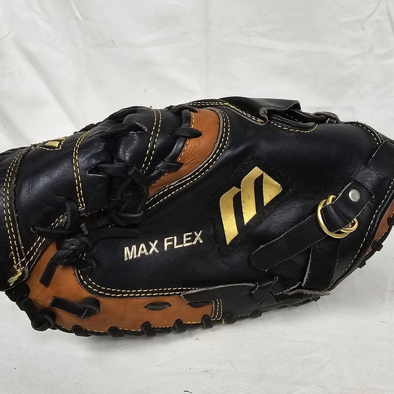 Mizuno Franchise Pro ModelCatchers Mitt<br />
Left Hand Throw<br />
Size: 33.5in.<br />
Model # MFR CO11<br />
Pre-owned