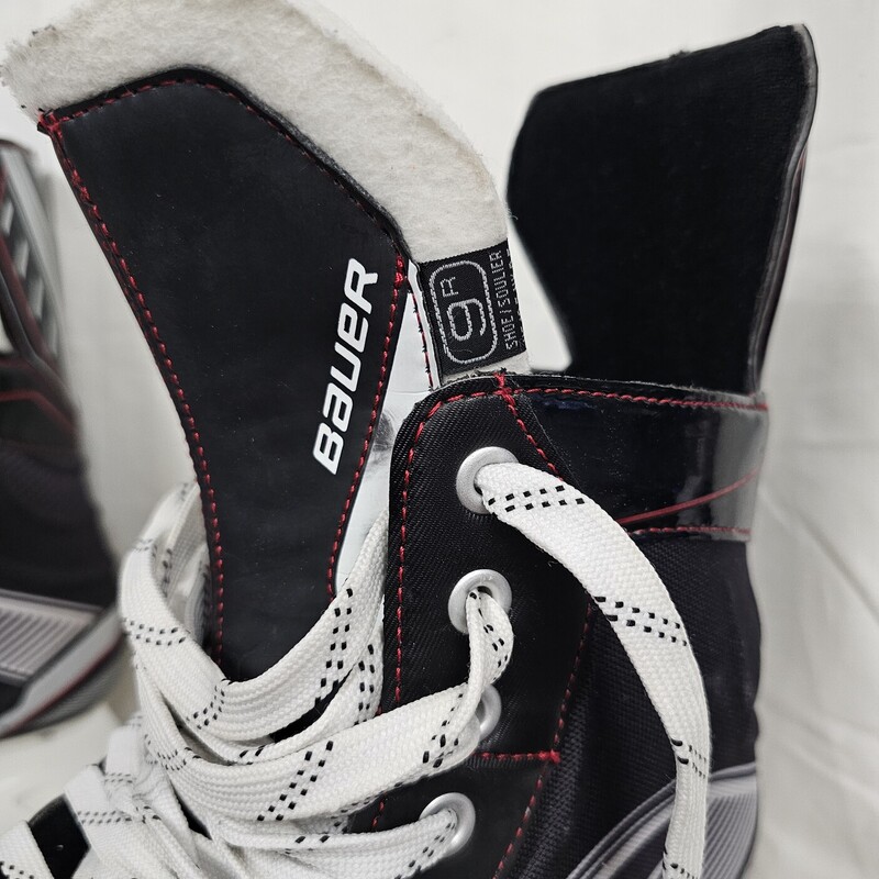 Bauer Vapor X300 Senior Hockey Skates<br />
Skate Size: 9<br />
Shoe Size: 10.5<br />
Pre-owned in barely used condition