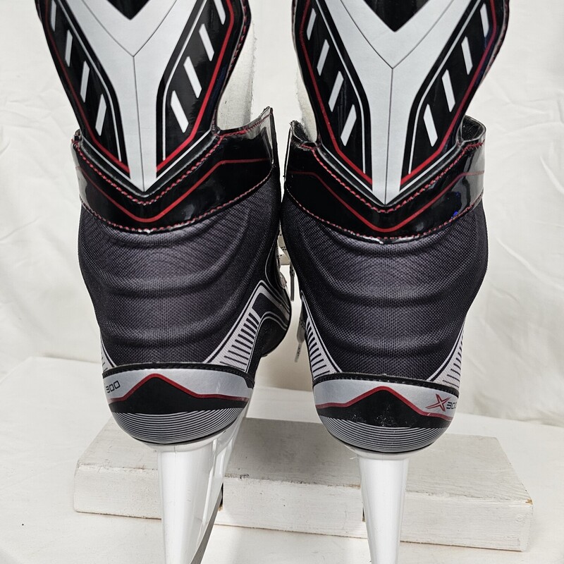 Bauer Vapor X300 Senior Hockey Skates<br />
Skate Size: 9<br />
Shoe Size: 10.5<br />
Pre-owned in barely used condition