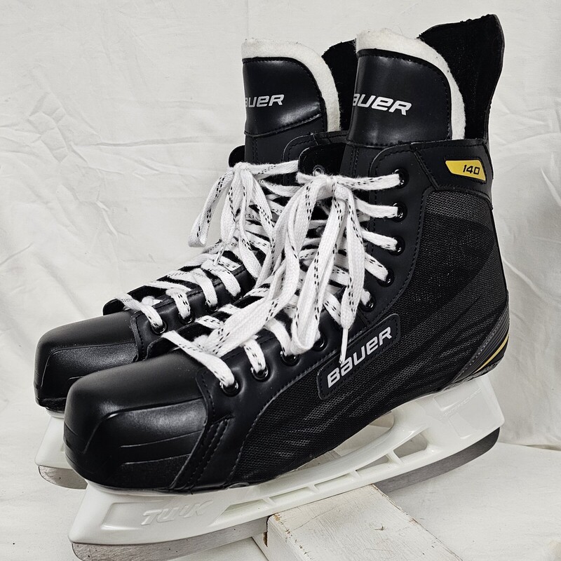 Bauer Supreme 140 Hockey Skates
Senior
Size: 12
pre-owned, melted spot on lower toe box, otherwise like new!