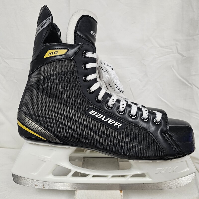 Bauer Supreme 140 Hockey Skates
Senior
Size: 12
pre-owned, melted spot on lower toe box, otherwise like new!